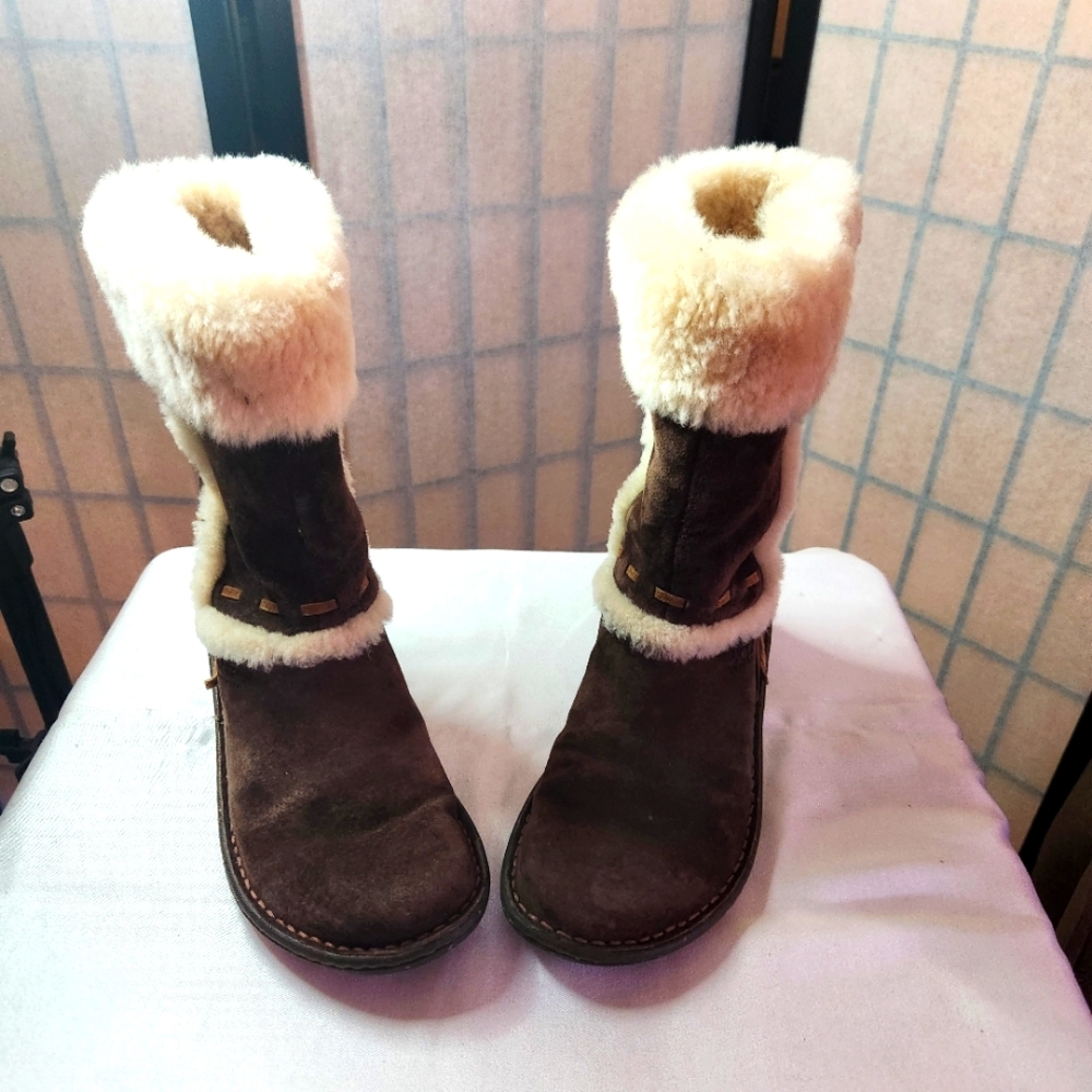 Brown suede UGG W's Elijo boot
